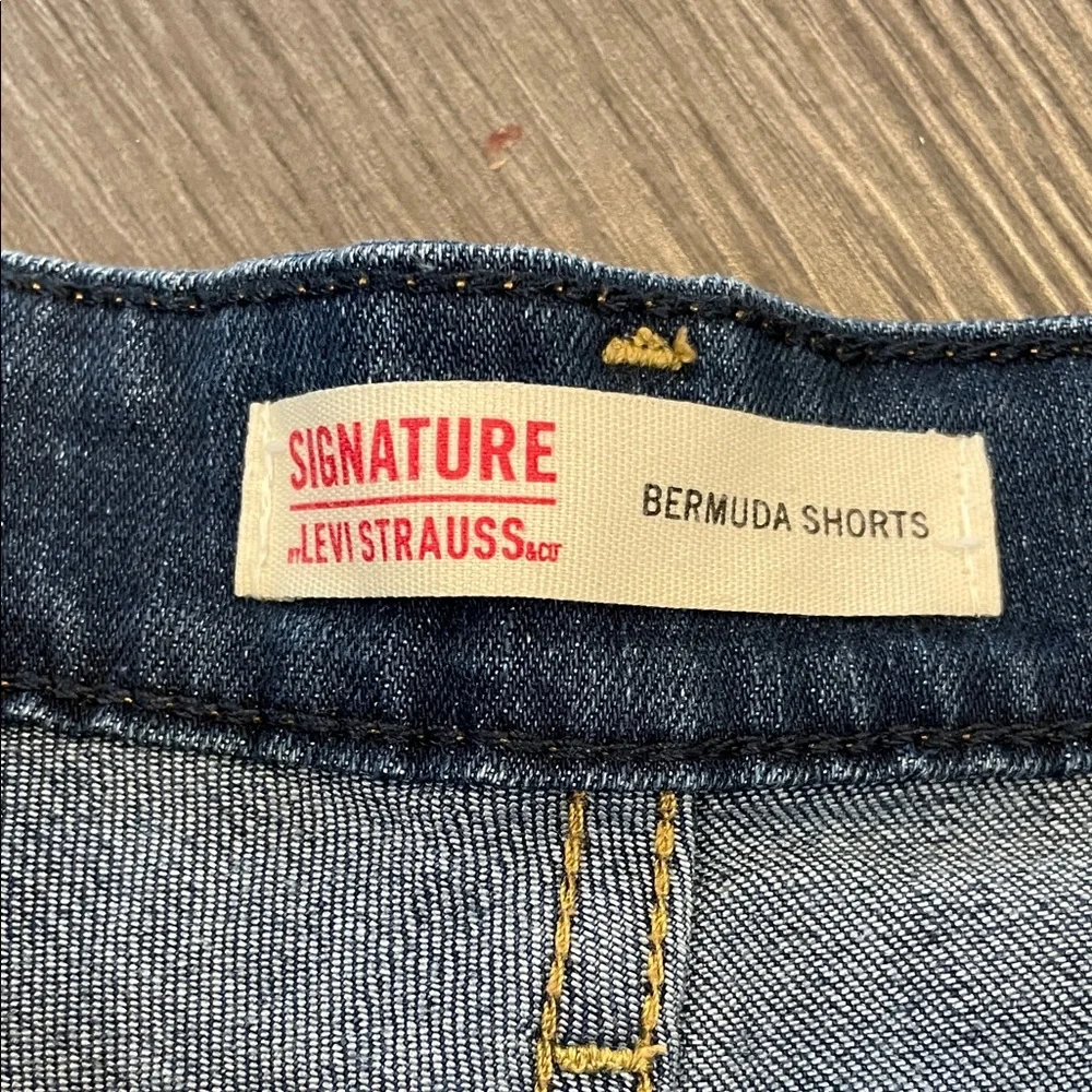 Size 10 Signature by Levi Strauss Dark Blue Bermuda Jean Shorts - Picture 3 of 7